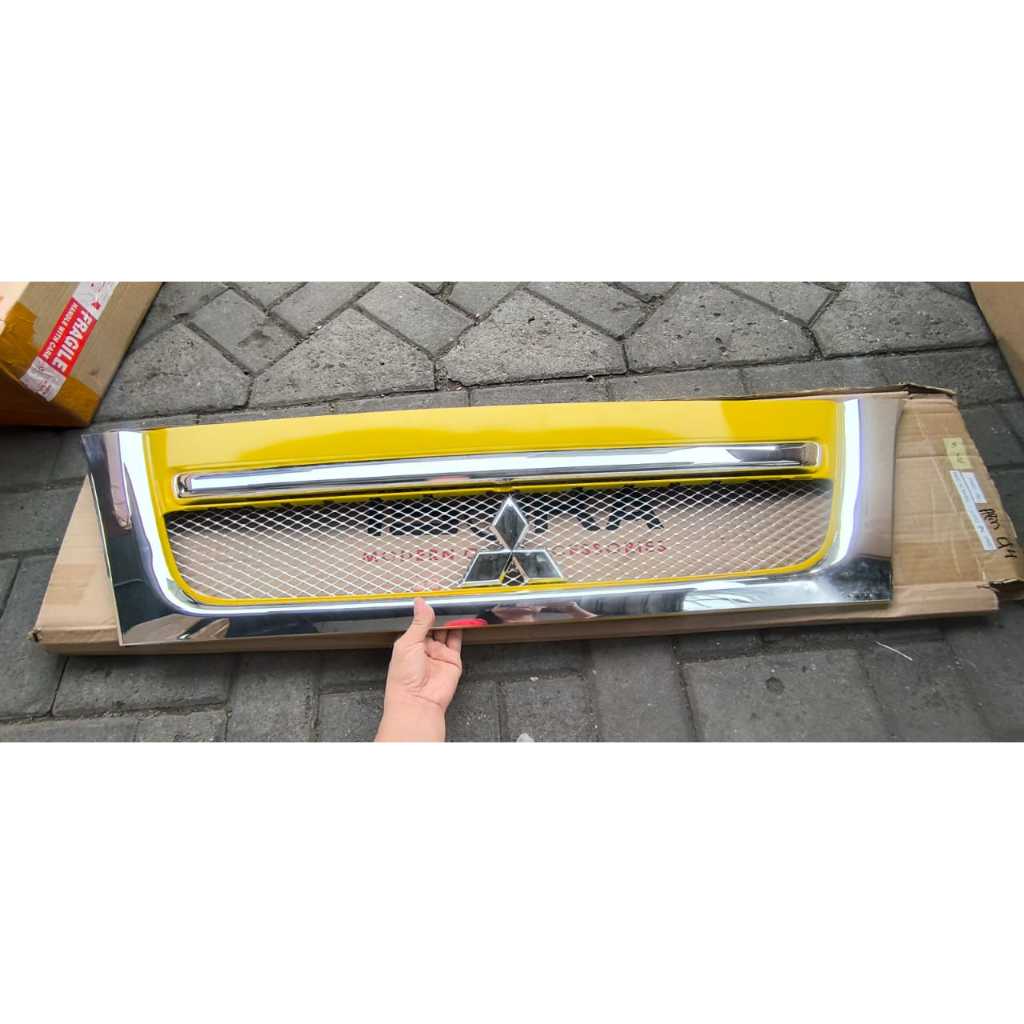 Grill Mobil Truk Canter Warna Lis Chrome