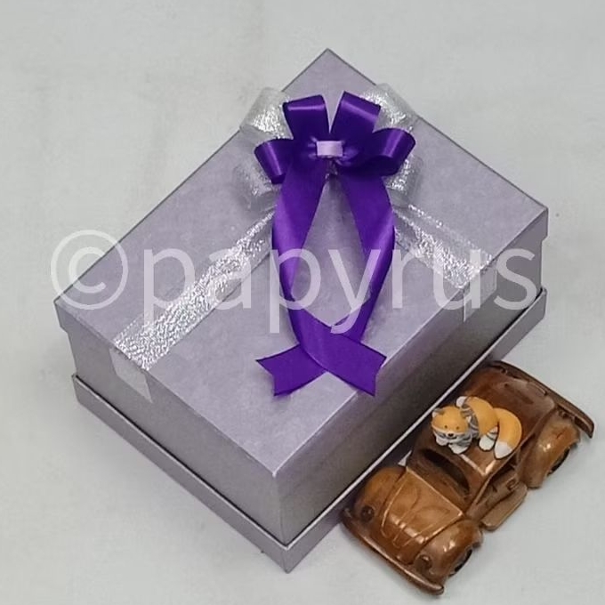 

PAPYRUS Sandwich 15x20 Tinggi 10cm Kotak Kado Gift Box Hardbox Hampers V3