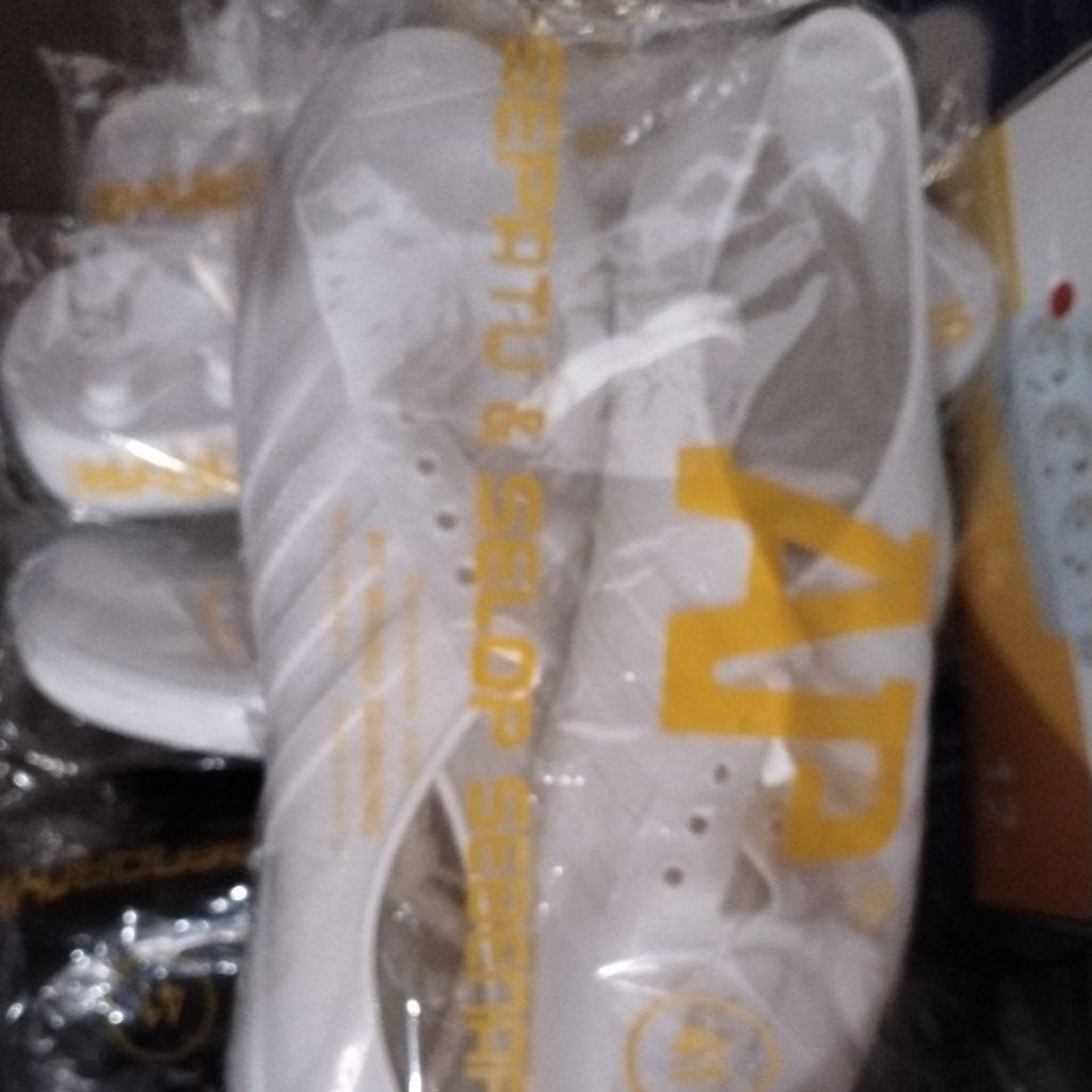 sepatu sawah AP putih