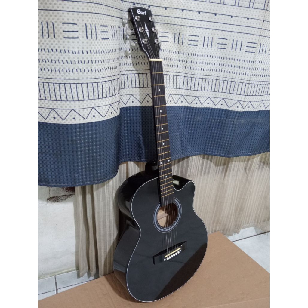 Gitar akustik cort custom/Gitar sudah tanam besi