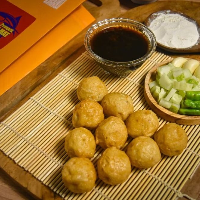 

Pempek YAI MAT! 10 Pcs Adaan + Cuko Khas Palembang, Full Ikan Tenggiri, Tanpa Pengenyal, Frozen & Vakum