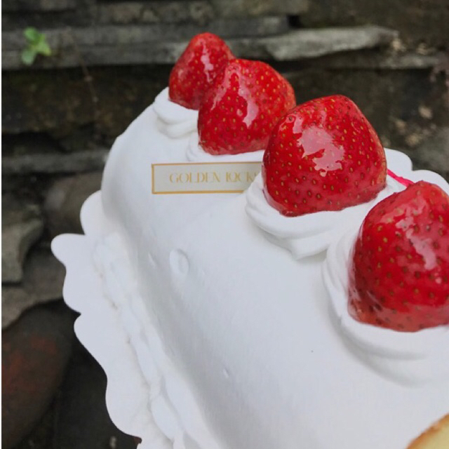 

Strawberry Cloud Roll