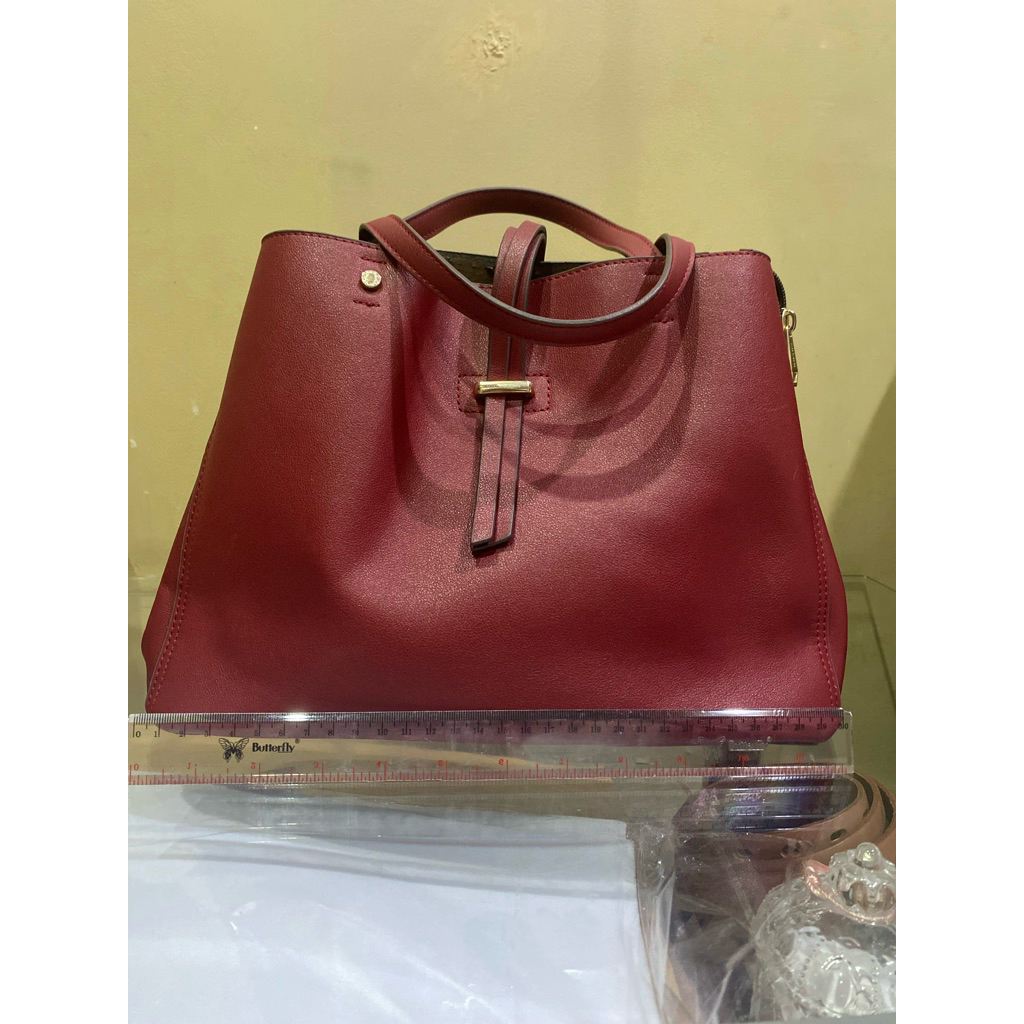 Tas hush puppies preloved warna merah uk L