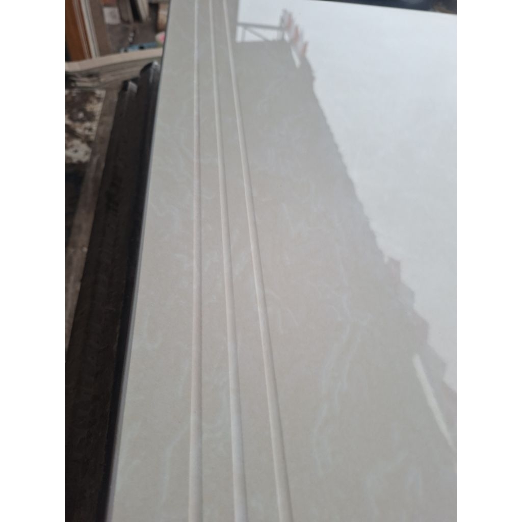 stepnosing tangga granit 30×60  cream motif