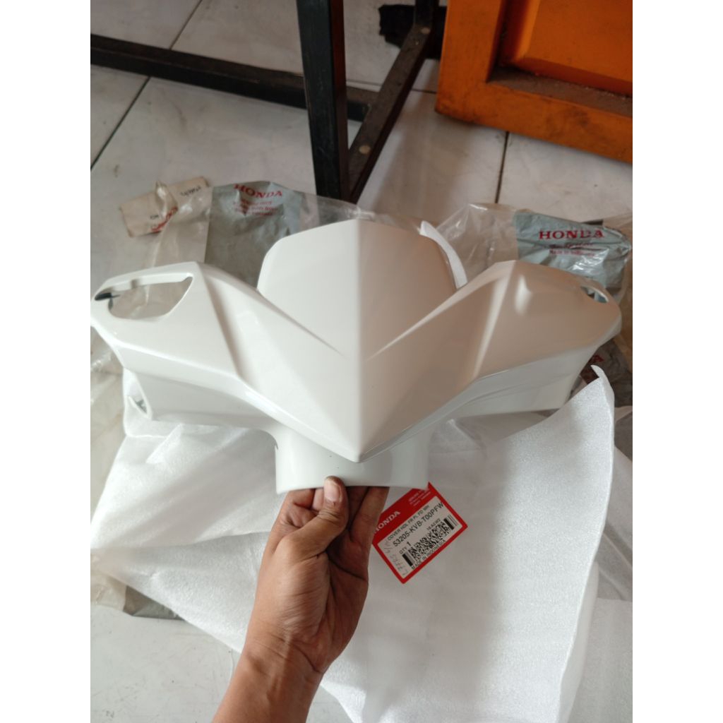 Batok depan vario techno 110 karbu warna putih original ahm honda 53205-KVB-T00pfw