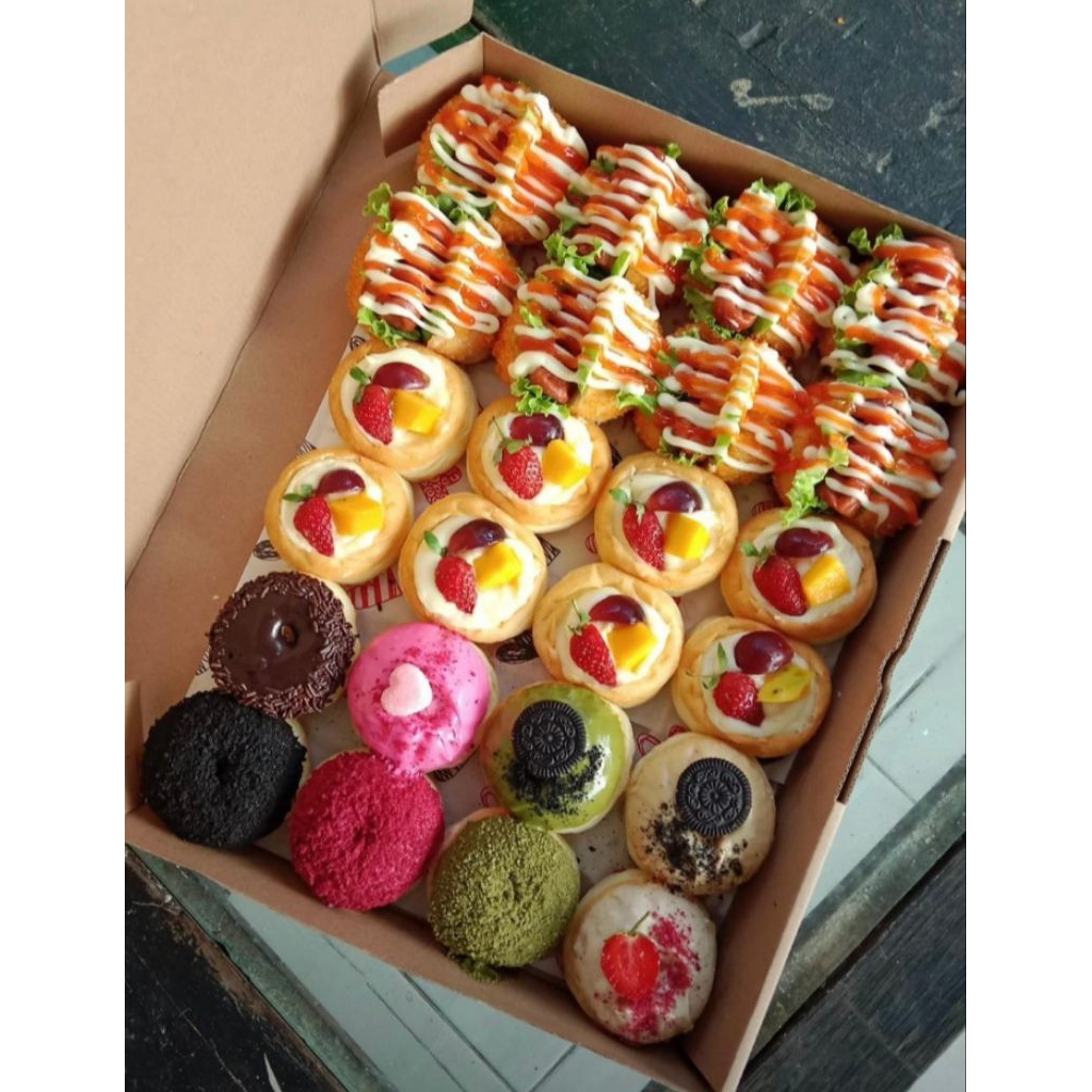 

DONAT PREMIUM MIX ISI 24 PCS