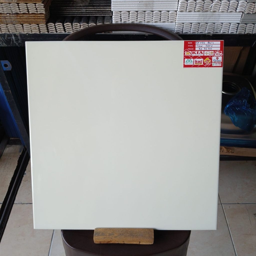 KERAMIK LANTAI 50X50 CREAM POLOS | GLOSSY | PARIS