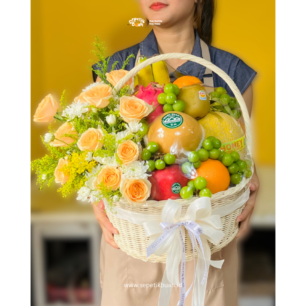 

Golden Delight Fruit and Fresh Flower Hamper | Hampers/Parsel Buah Bunga Segar