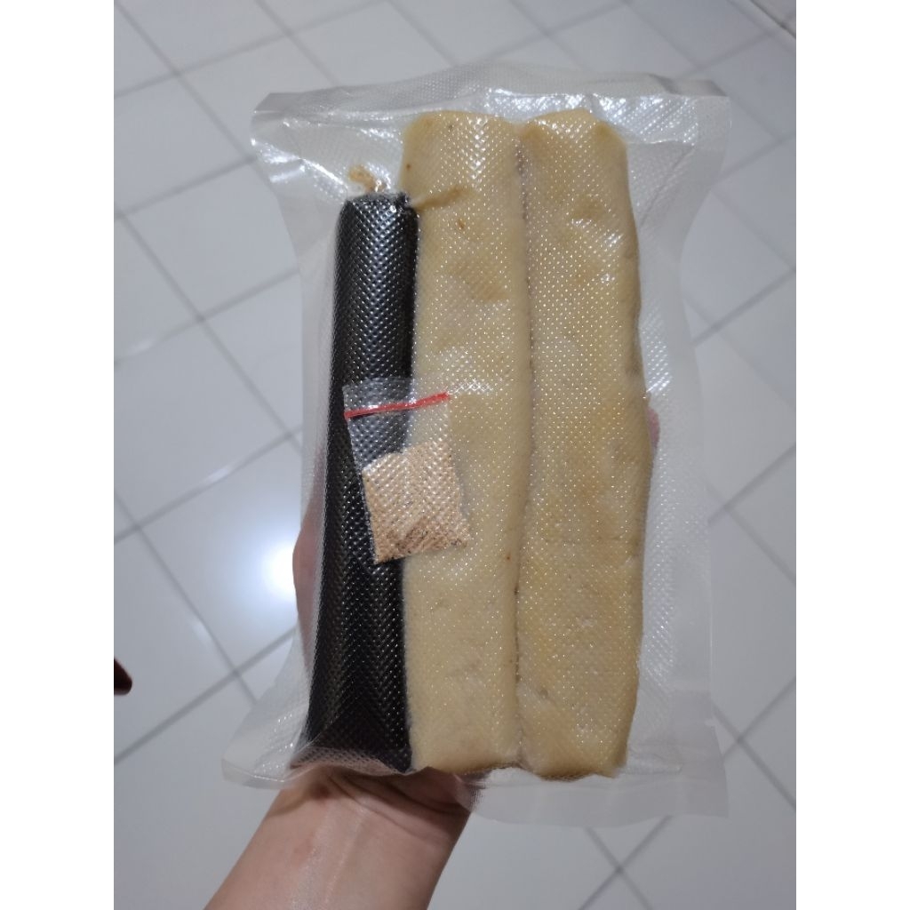 

Pempek Lenjer asli ikan tenggiri 100%(2 pcs+cuko 100 ml)