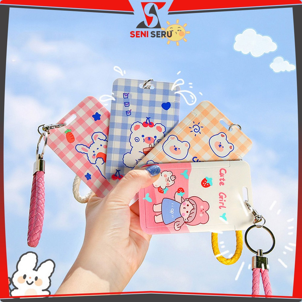

EC ID Card Holder Tempat Kartu Motif Karakter Lucu / Lanyard Pelindung Kartu Name Tag Akses Kantor MRT Busway E-Money Flazz Seni Seru C1240
