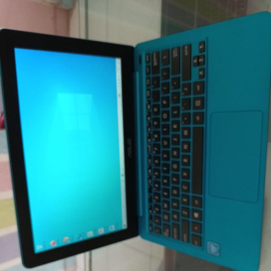 SECOND NETBOOK ASUSE202SA