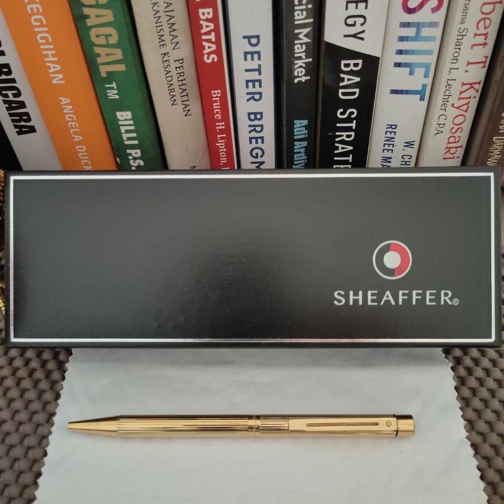 

Sheaffer Targa 1005 Ballpoint Pen - 23k Electroplated Gold Fluted