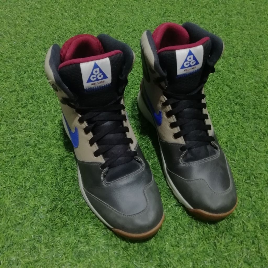 sepatu gunung outdoor sneakers N..  KKK... II / size 42, 5