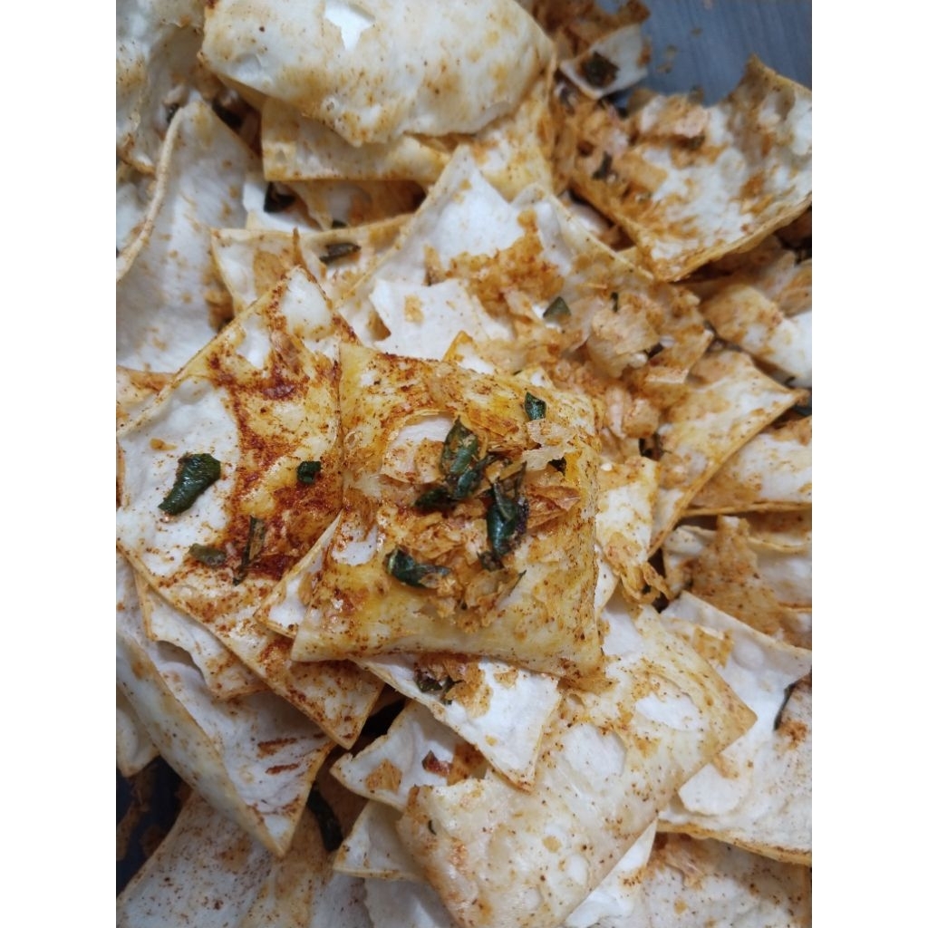 

Kripik Kulit Pangsit Pedas Daun Jeruk 250grm