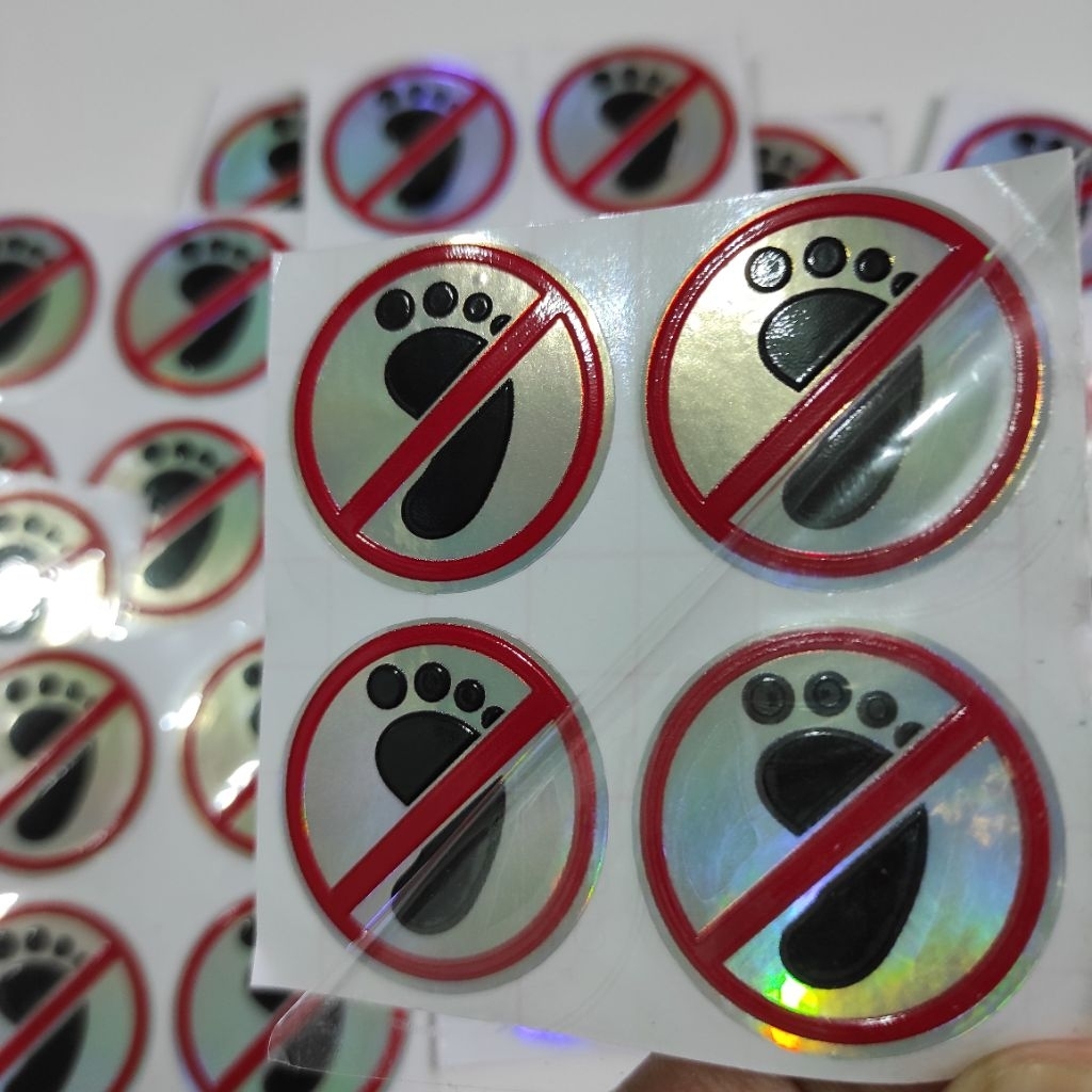 

STIKER TIMBUL UV DTF 3D DILARANG INJAK KAKI 1 ISI 4 ANTI AIR MUDAH DITEMPEL