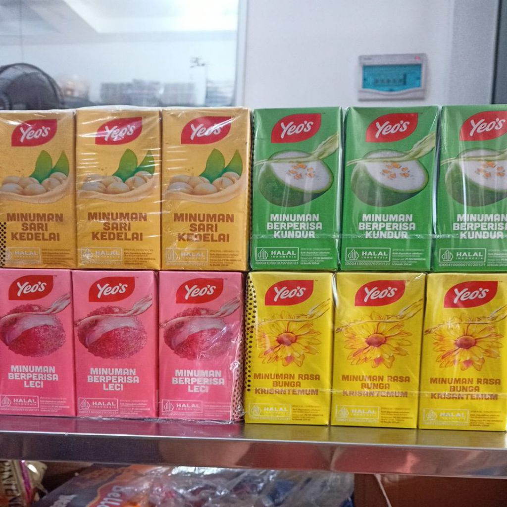 

Yeos Teh Kembang Krisan Chrysanthemum / Kundur Wintermelon / Susu Sari Kedelai Soya Bean / Lychee Leci Kotak 250 ML 1 Pak