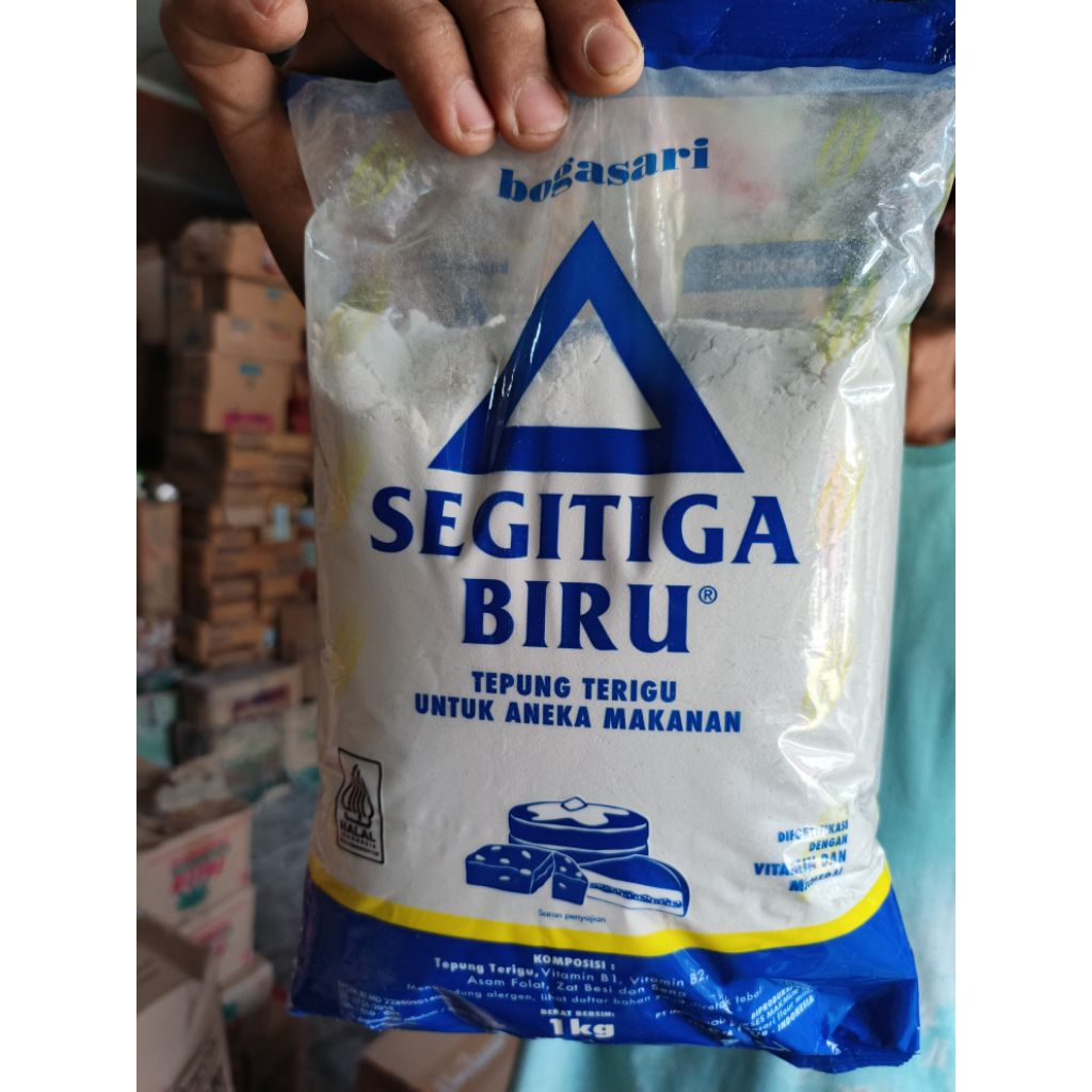 

Terigu Segitiga Biru 1kg - Tepung Terigu Protein Sedang Untuk Kue, Roti, Gorengan, dan Makanan Lezat