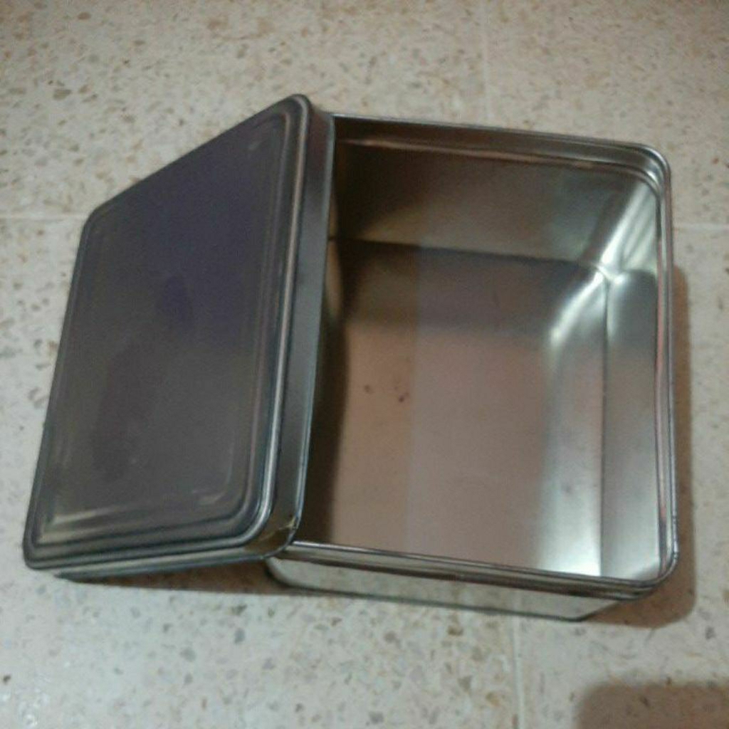 KOTAK KOSONG BAHAN KALENG UKURAN 17 X 14 X 9CM bisa untuk apa saja bisa untuk bungkus kado,menyimpan