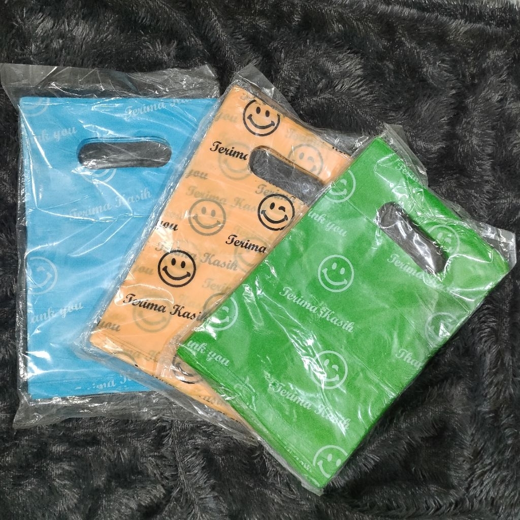 

HD Oval Smile Warna Ukuran 15x22