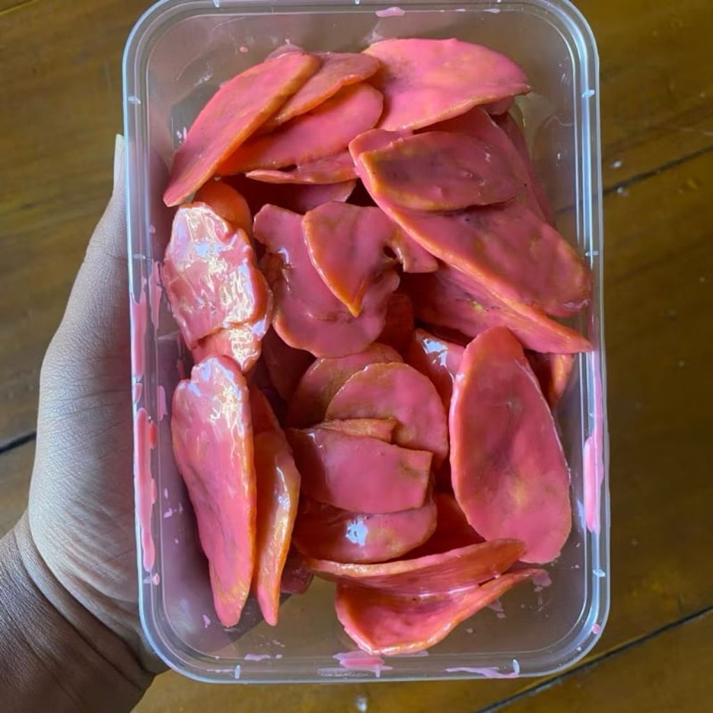 

keripik pisang rasa strawberry lumer kemasan 500ml