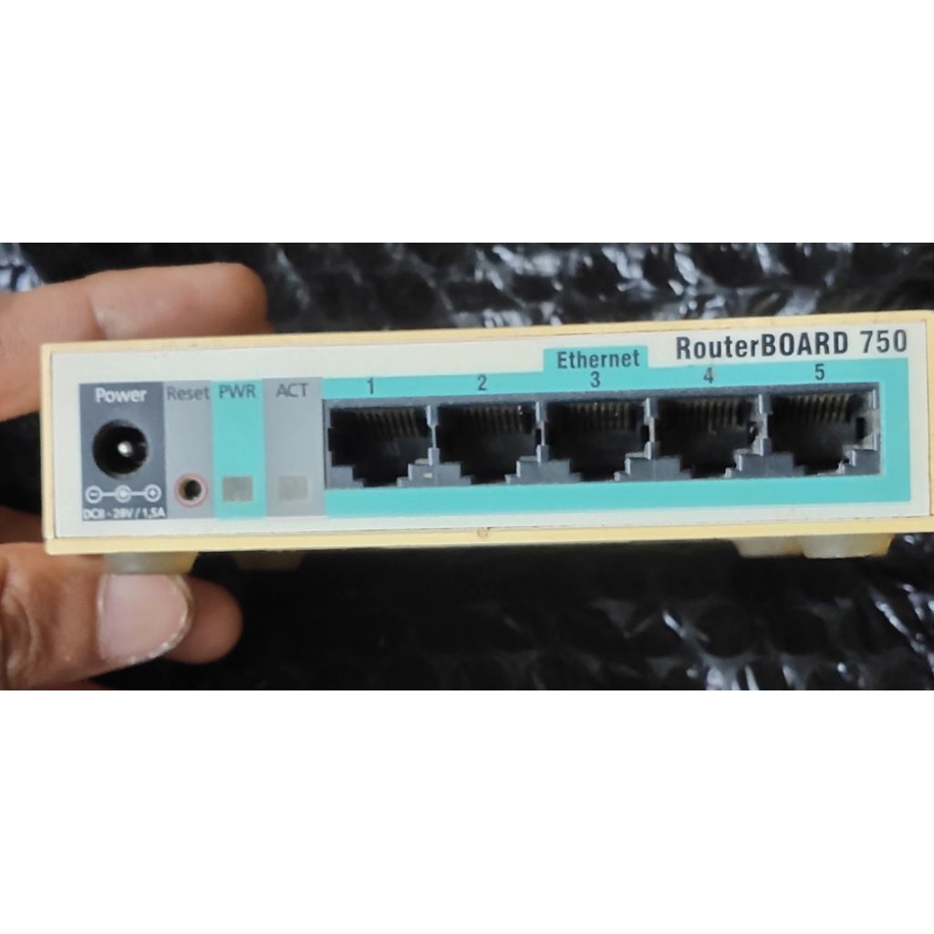 mikrotik routerboard750