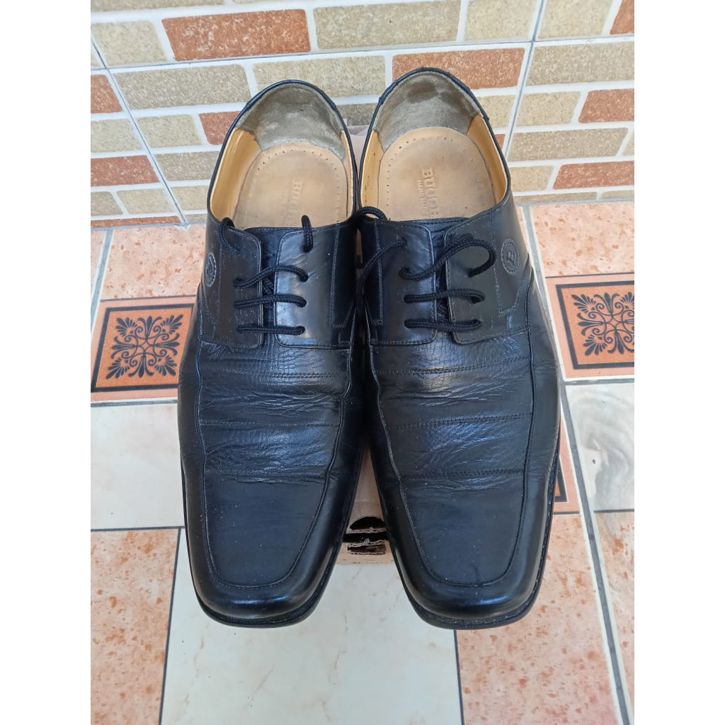 PRELOVED SEPATU PANTOFEL PRIA BUCCHERI ORI