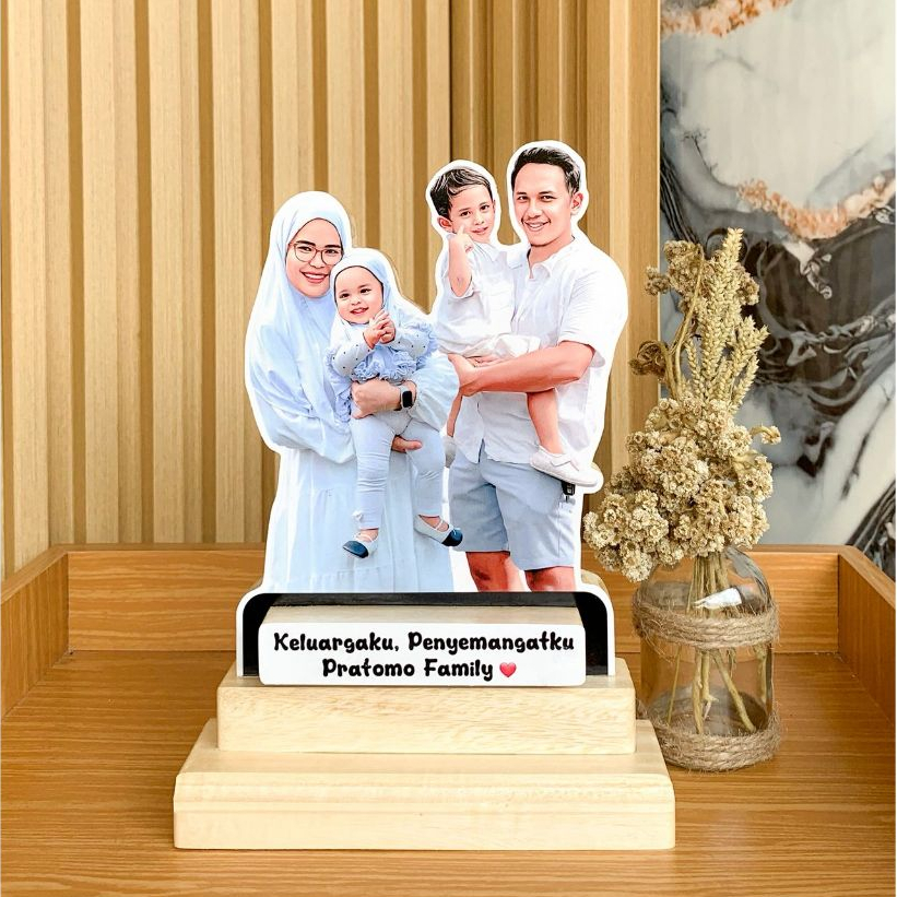 Cakrawala Art Karikatur Kayu Custom Wajah Edisi Keluarga Hadiah Pernikahan Pajangan Rumah Spesial