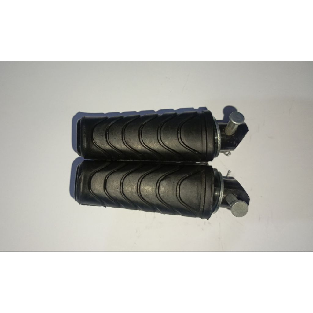 Foot Step Belakang /Pijakan Kaki Belakang Sepeda Motor Revo Kualitas A Kokoh Anti slip awet