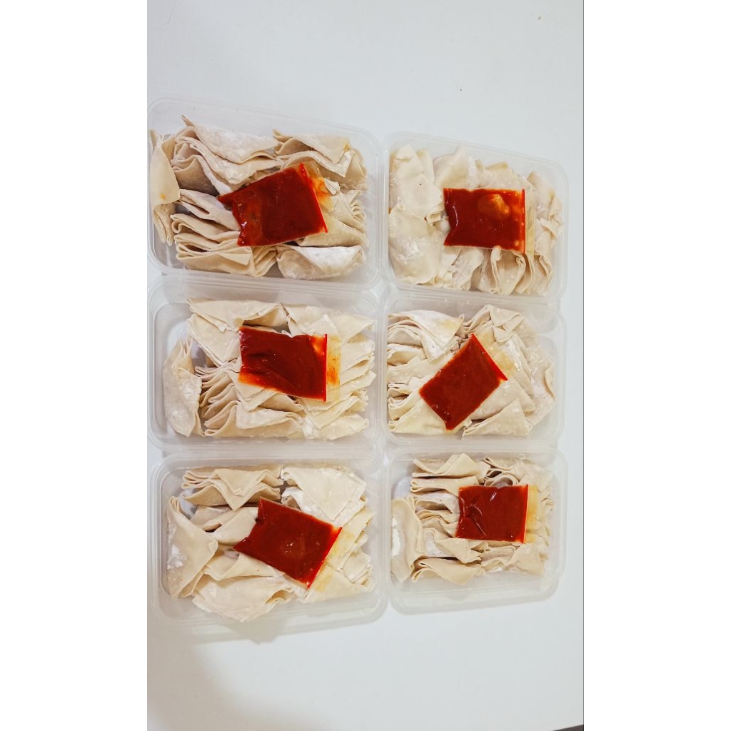 

Kulit pangsit goreng isi ayam suwir Frozen isi 15