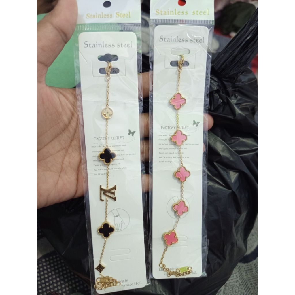 Gelang Titanium Wanita Clover Gelang Titanium Clover