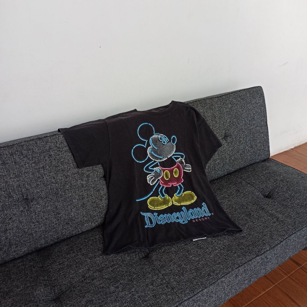 kaos disney resort black in the dark