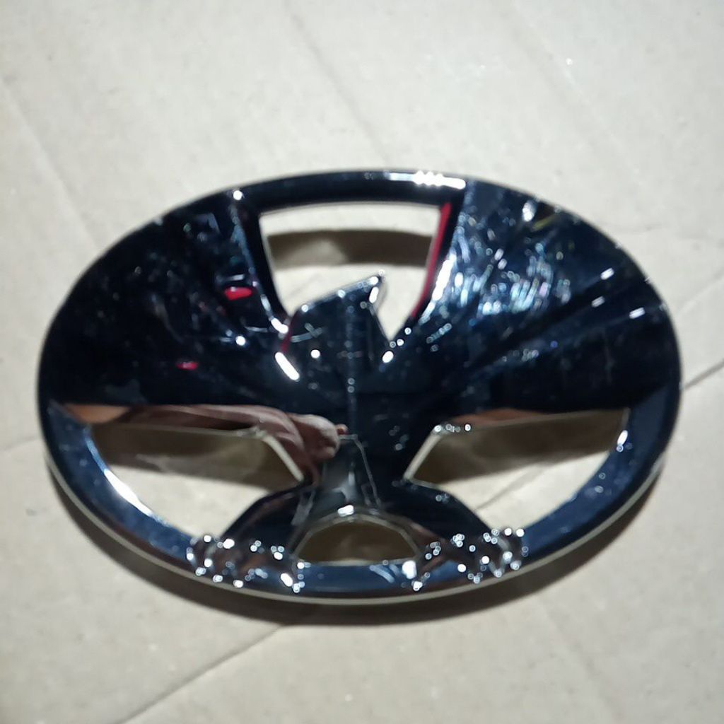 logo burung gril depan  Toyota Agya calya original