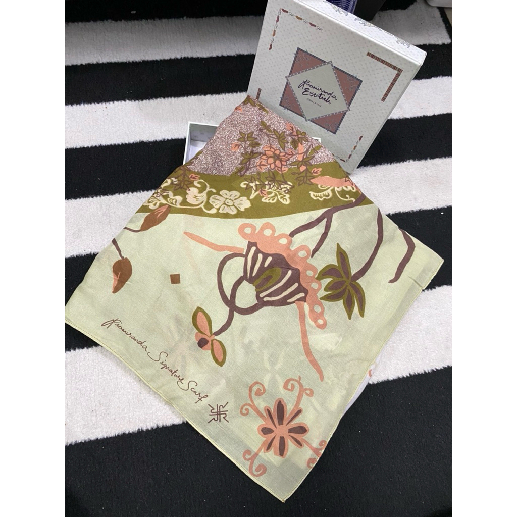 Preloved RIAMIRANDA SCARF