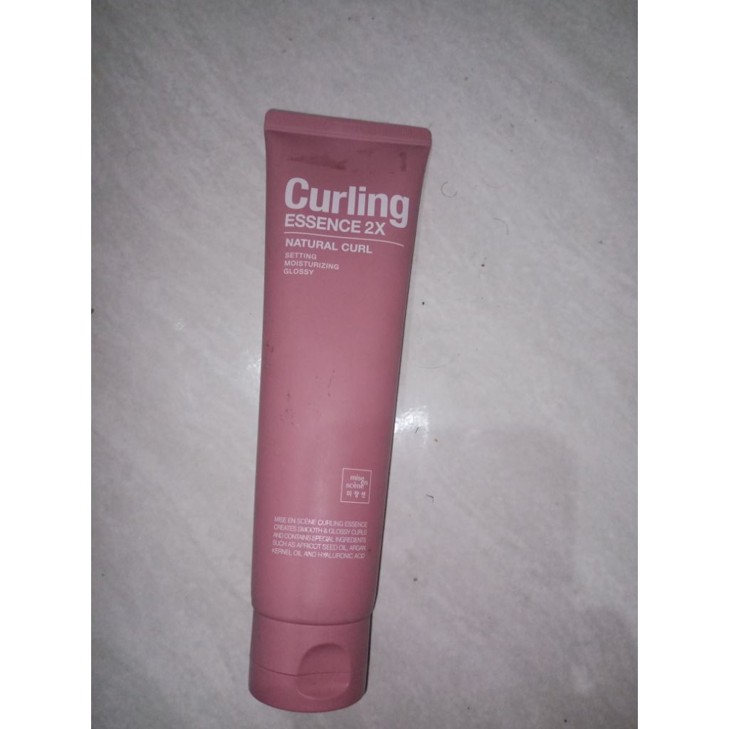 curling essence mise en scene
