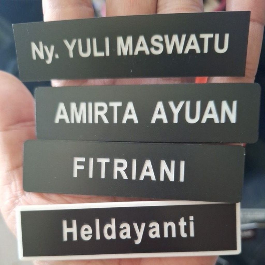 

Name tag / Papan Nama Dada GRAFIR Peniti dan Magnet