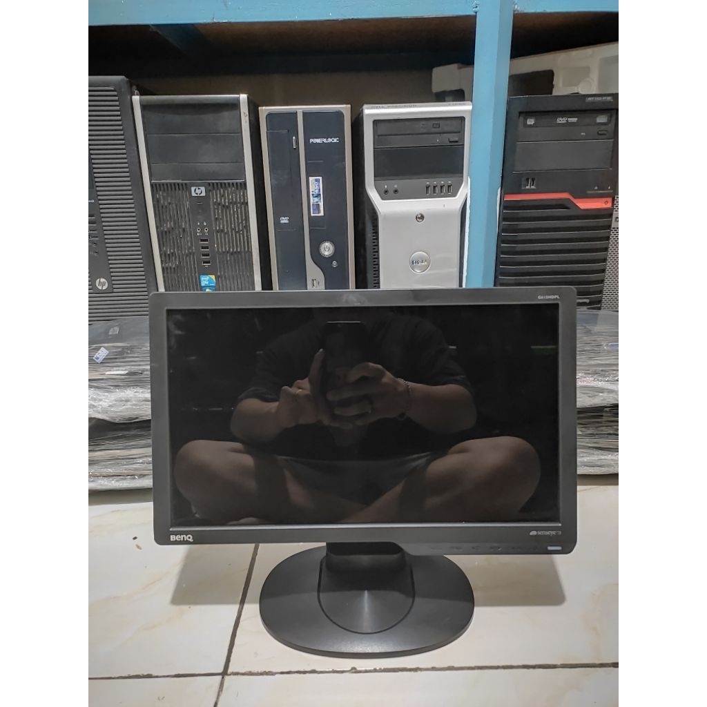 MONITOR BENQ 16 INCH LED WIDE LAYAR KERISTALL SUPER LIKE NEW BERGARANSI