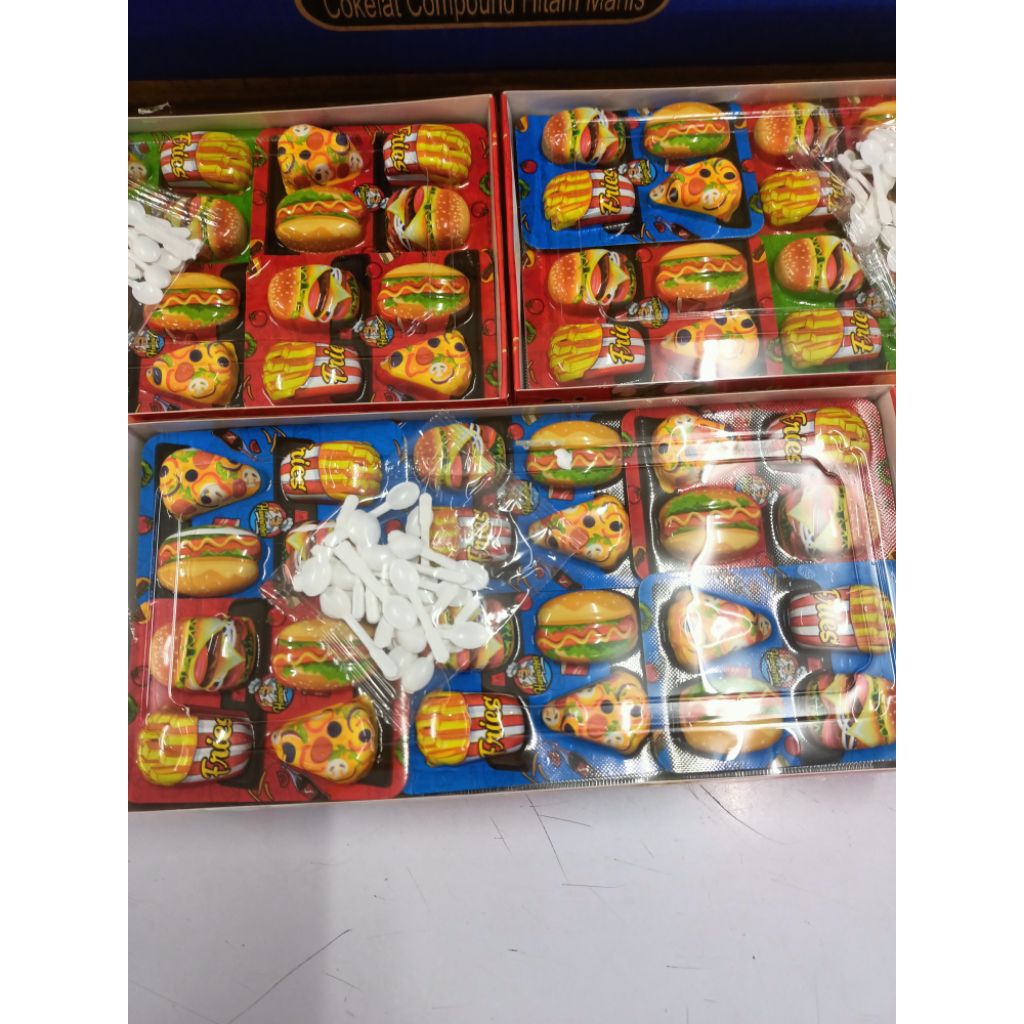 

coklat FUN PACkAGEcoklat compound hitam manis 1 box isi 30 pcs