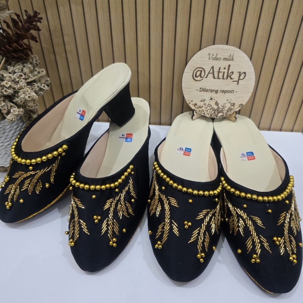 wedding shoes selop pengantin jawa hitam payet gold