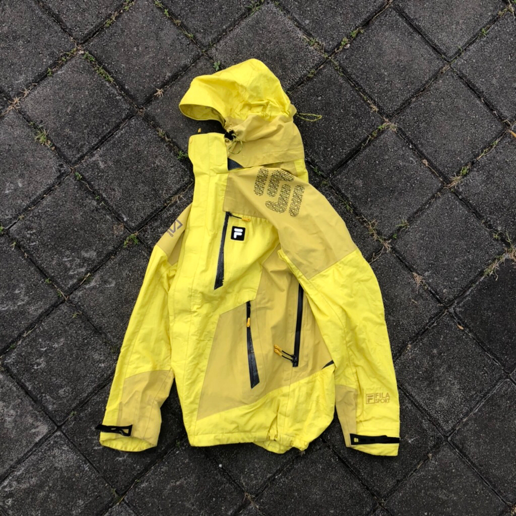 outdoor Fila gorpcore second bekas not arcteryx