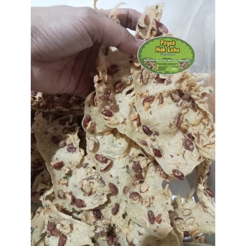 

Peyek kacang aroma daun jeruk