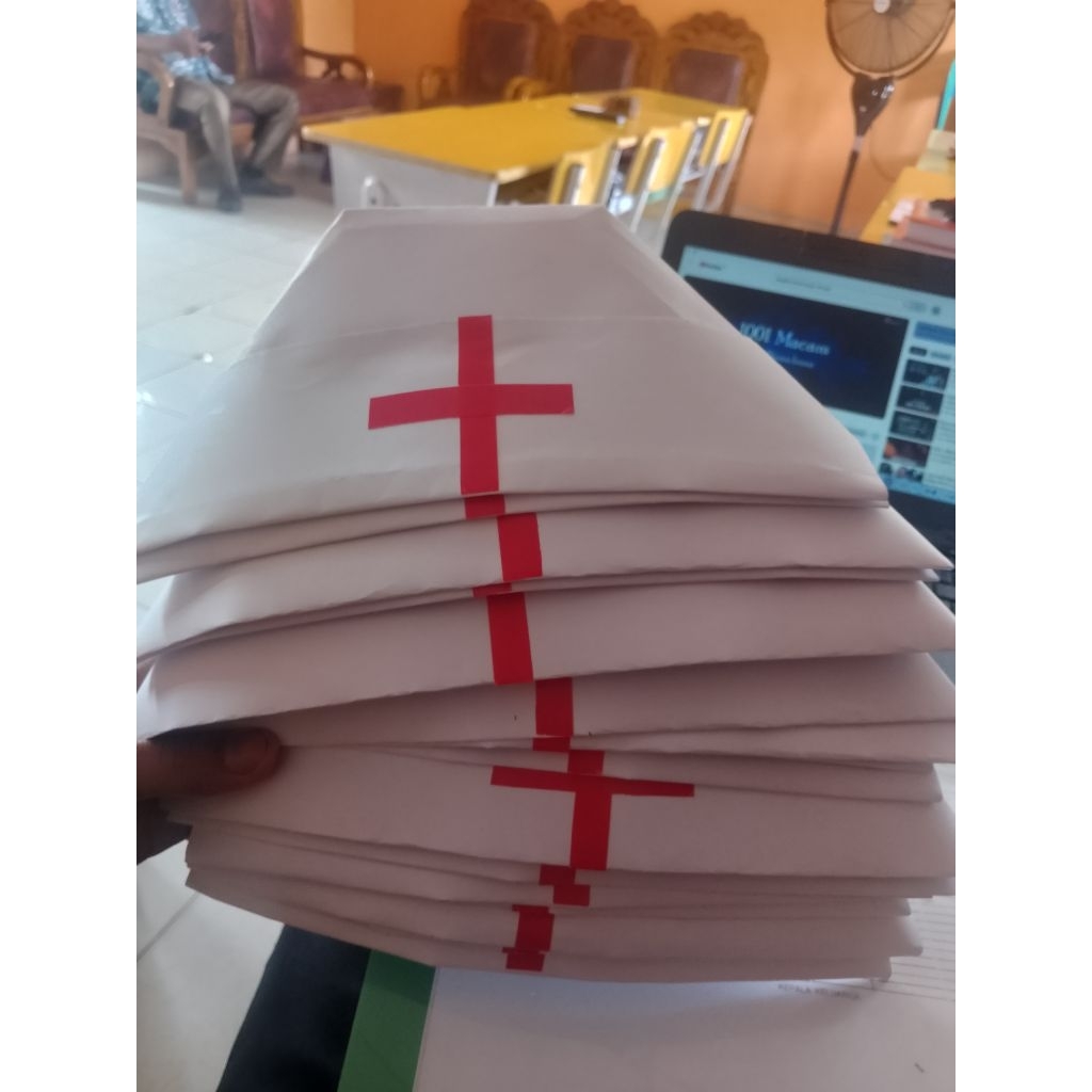 TOPI BIDAN DARI KERTAS KARTON