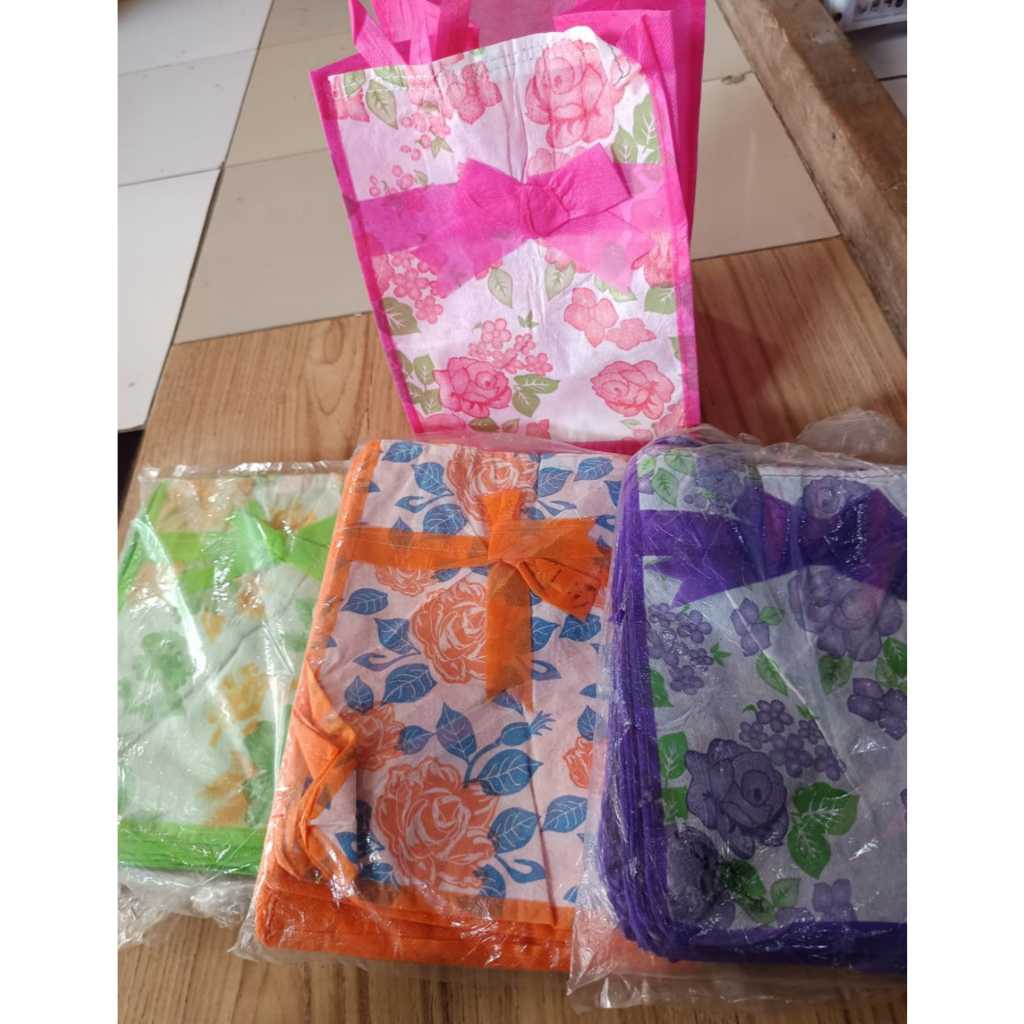 

(1lusin=12 psc)tas hajatan pita cangklong dus 18