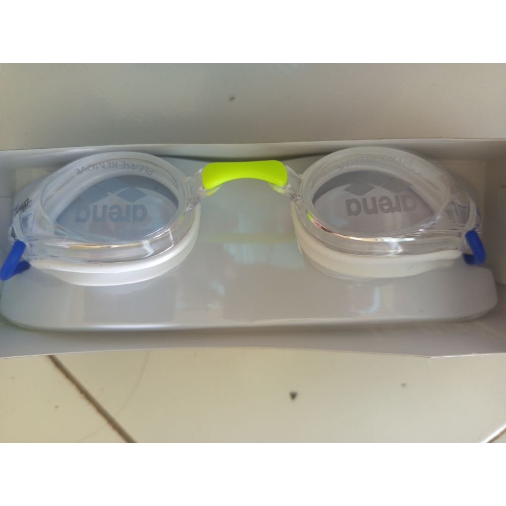 kacamata renang arena