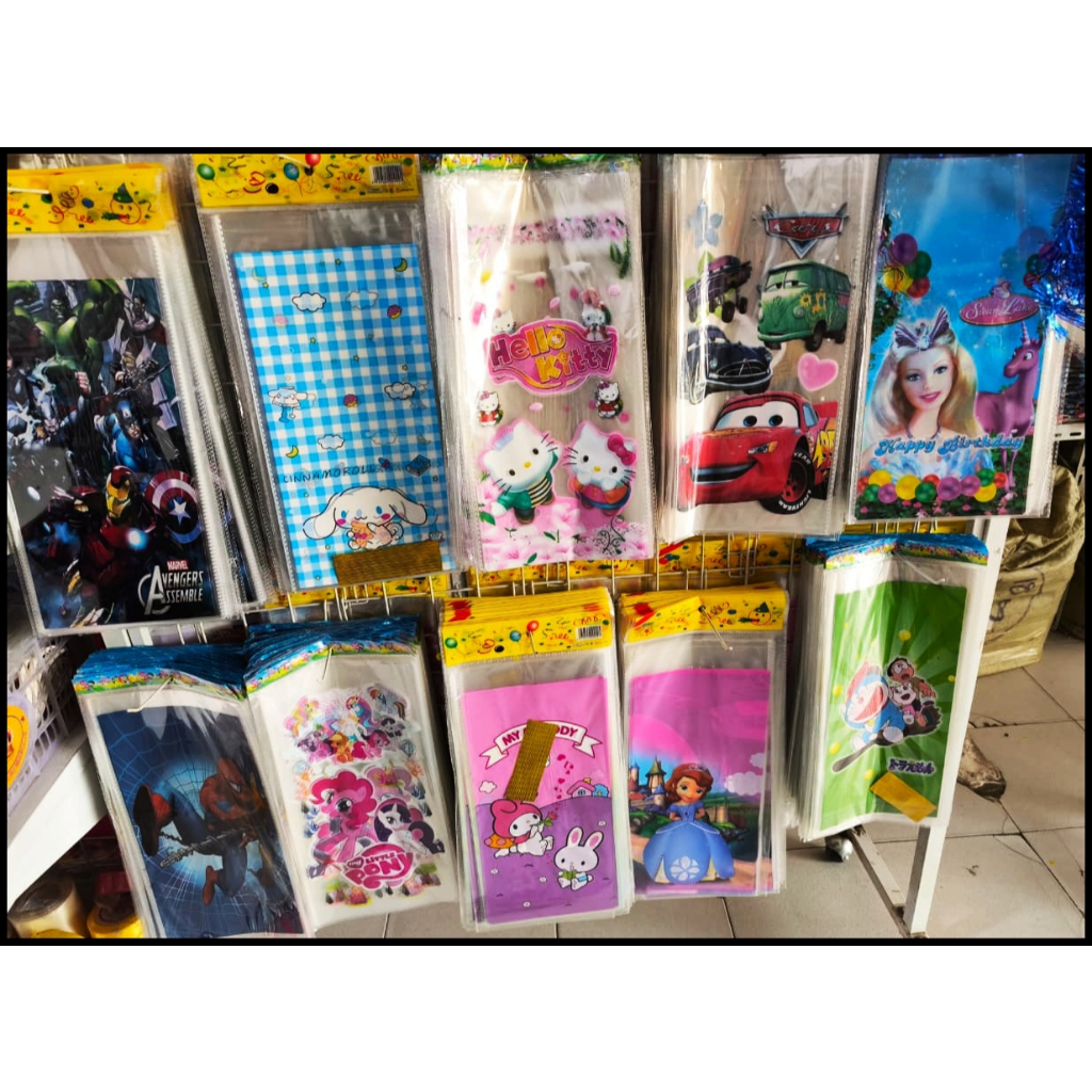 

Plastik Snack Ulang Tahun Kecil / Plastik Karakter / Bingkisan / Souvenir Party ( 18 x 36 cm )