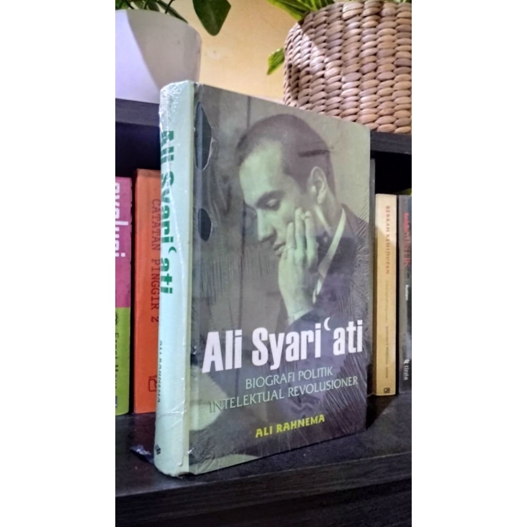 Ali Syariati - Biografi Politik Intelektual Revolusioner