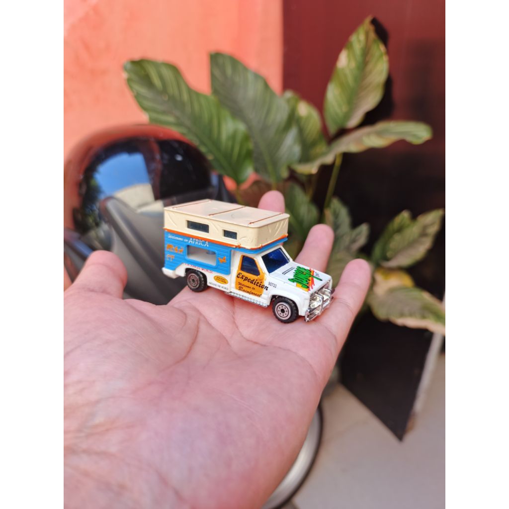 Diecast Realtoy GMC Camper Van Jungle Expedition Africa Loose 1/64