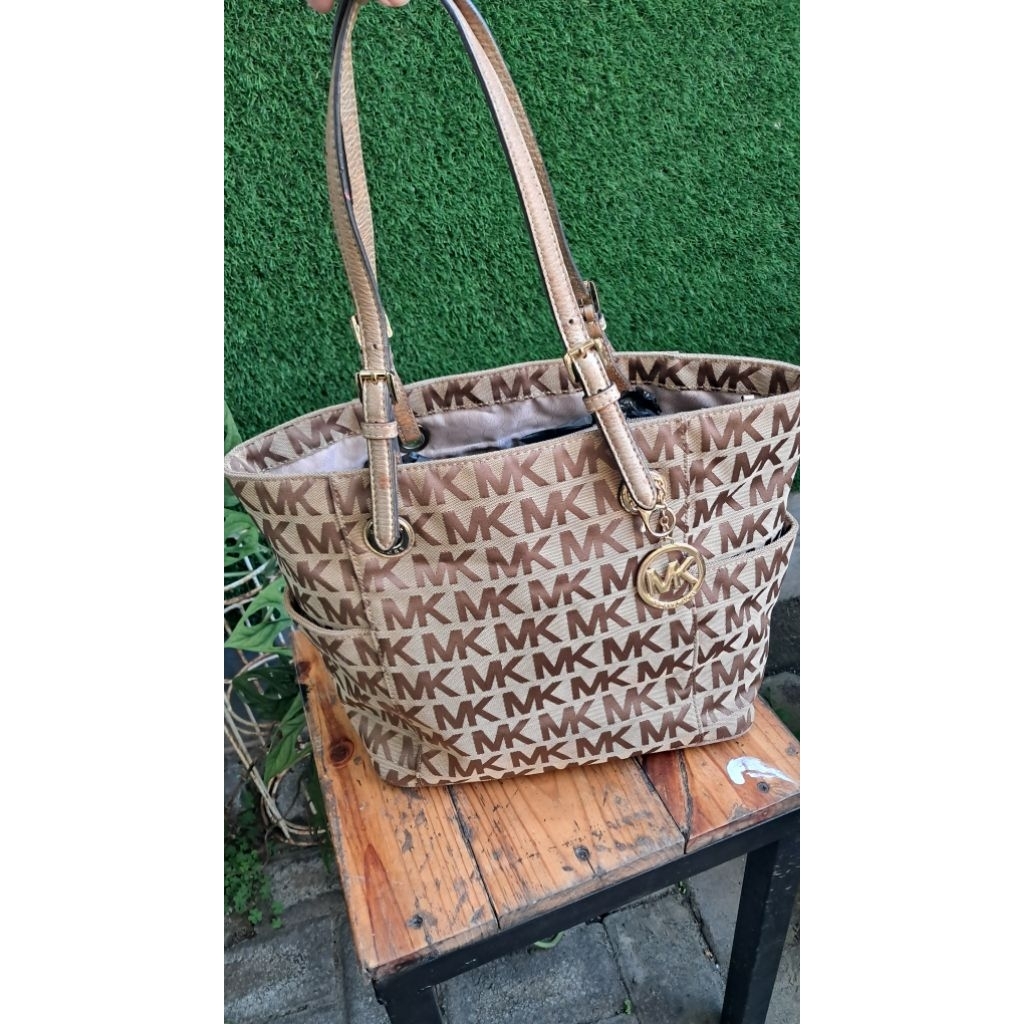 preloved tote MK