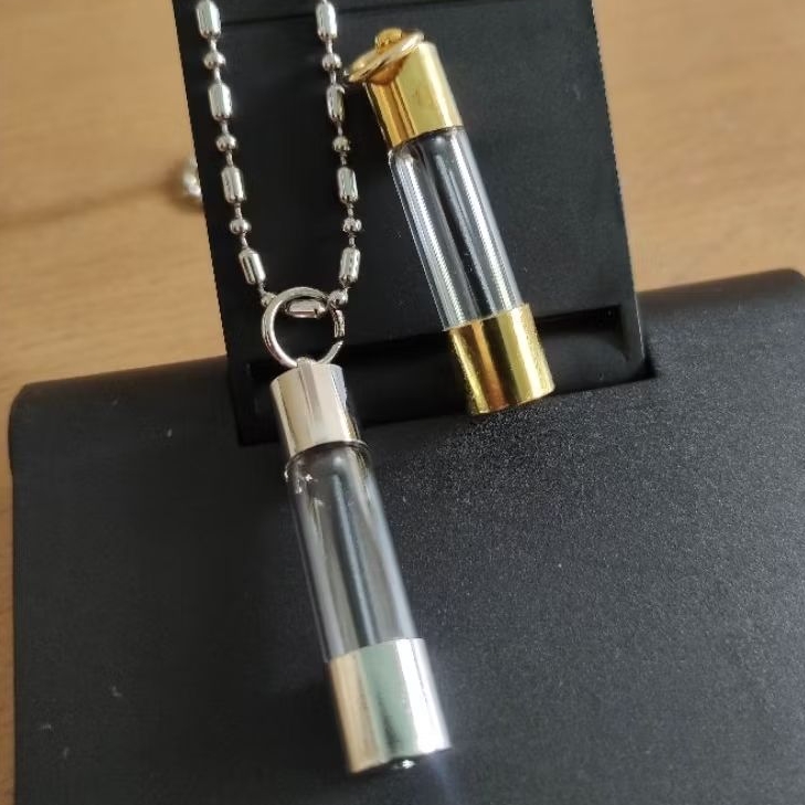 Liontin tabung kaca tutup plat besi volume 1 ML