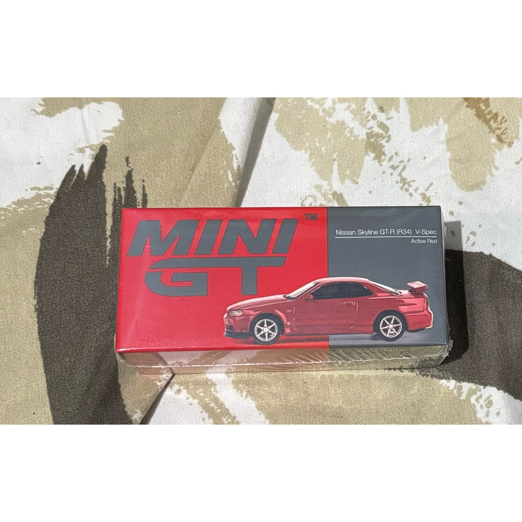 miniGT nissan skyline GTR red