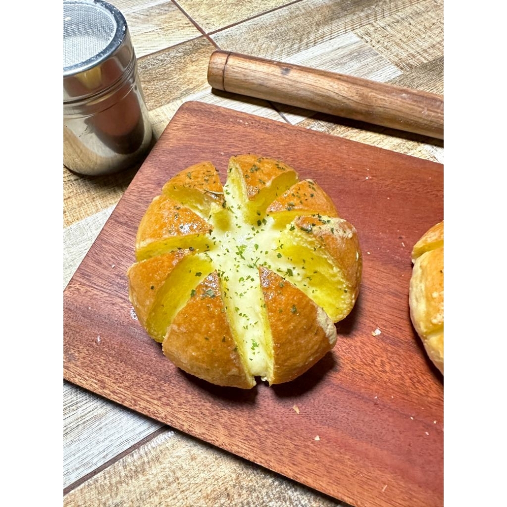 

Roti Cream Cheese Kareumbi Isi 2 – Kering di Luar Lembut di Dalam Lembut Isi Krim Keju